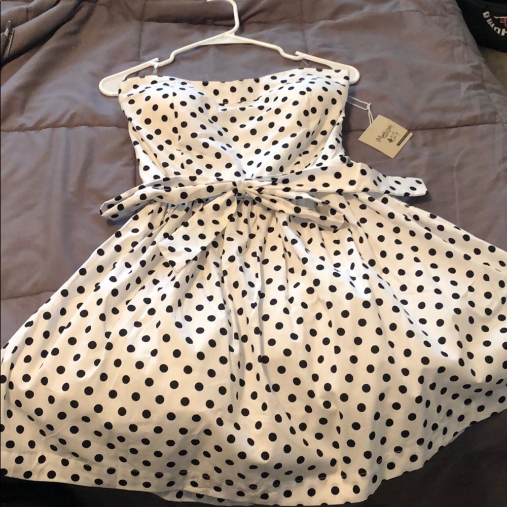 Sleeveless dress